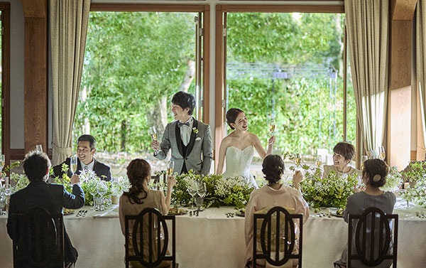 敷地内に食事会場